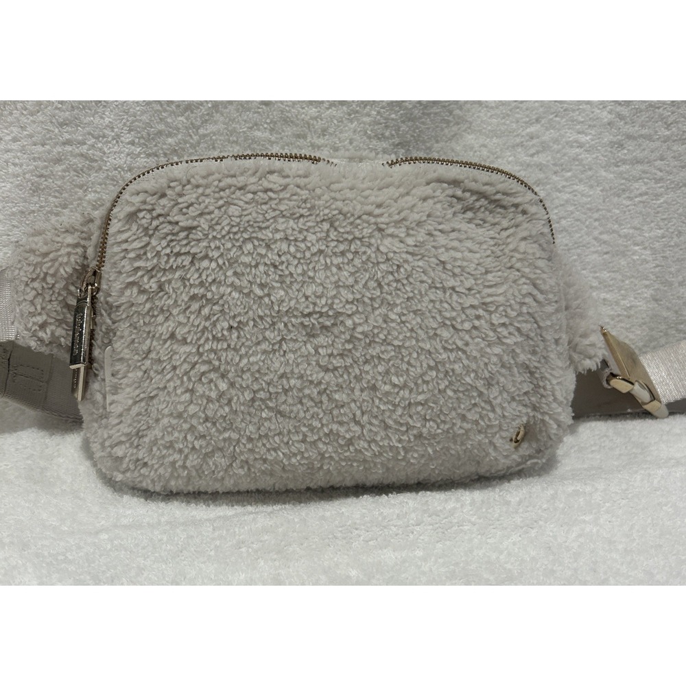 Lululemon Everywhere Belt Bag Plush Fleece Ivory White Fanny Pack New With‎ Tag